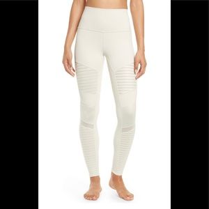 ✨NWOT Alo Moto Legging in Bone✨